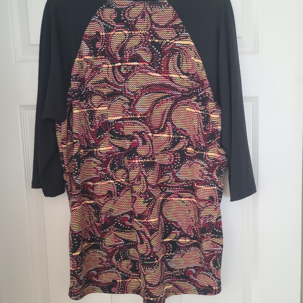 Lularoe Randy Tee - Picture 2 of 4